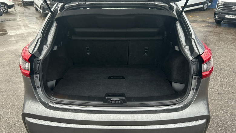 Nissan Qashqai 1.3 DiG-T 160 Tekna+ 5dr Petrol Hatchback